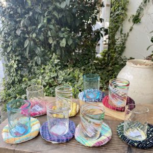 うらやすガラス幸房さんの吹きガラスコップ、さわやかな色合のものそろっています。